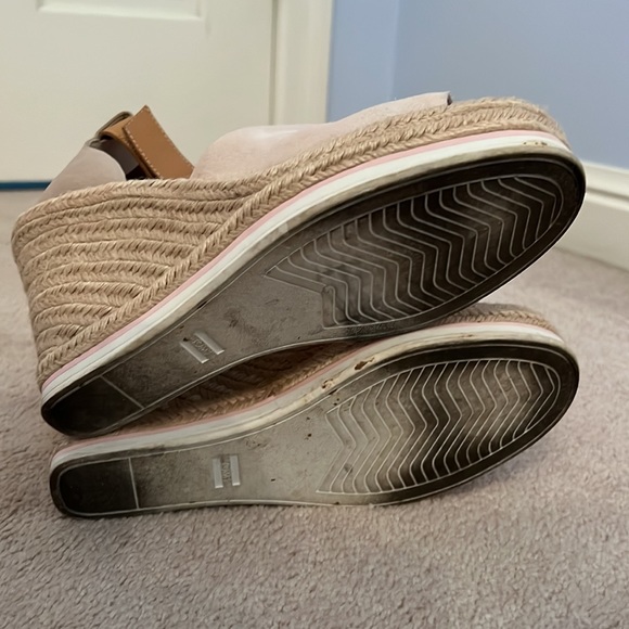Lightly used ♥️TOMS Marisol wedge in 9.5 - Picture 7 of 9